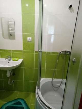 Проживание в семье Едельвейс Славское Cемейный номер с собственной ванной комнатой-5