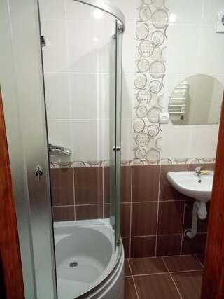 Проживание в семье Едельвейс Славское Двухместный номер Делюкс с 1 кроватью и ванной-2